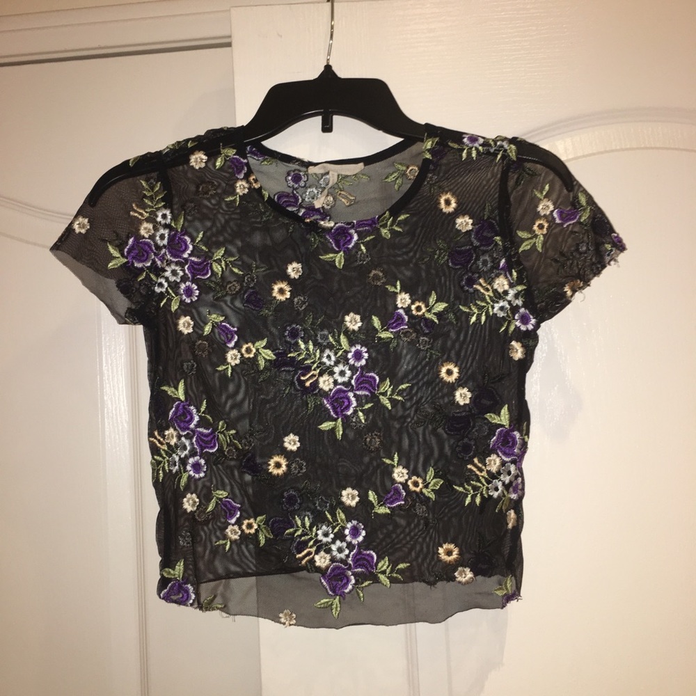 Urban outfitters cropped lace shirt size small